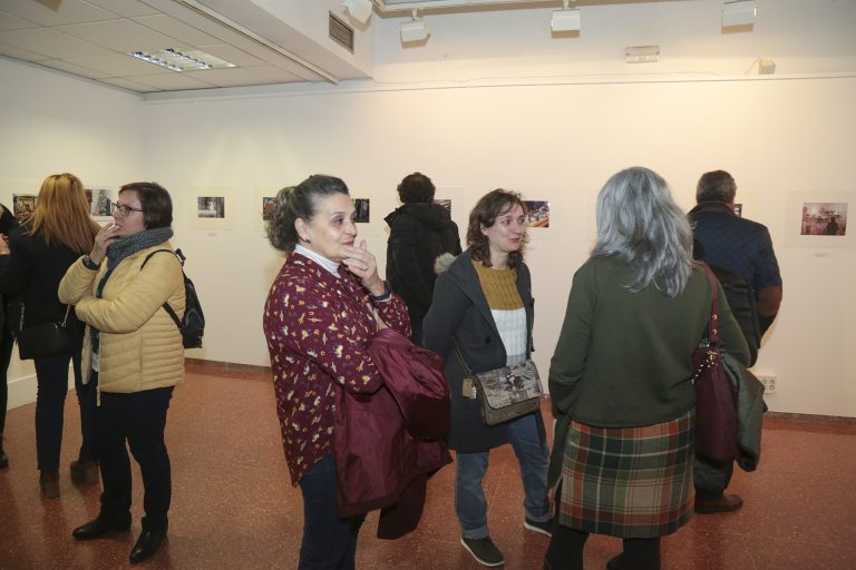 Inaugurada la exposición de fotografías de Escaparates Navideños en Leganés