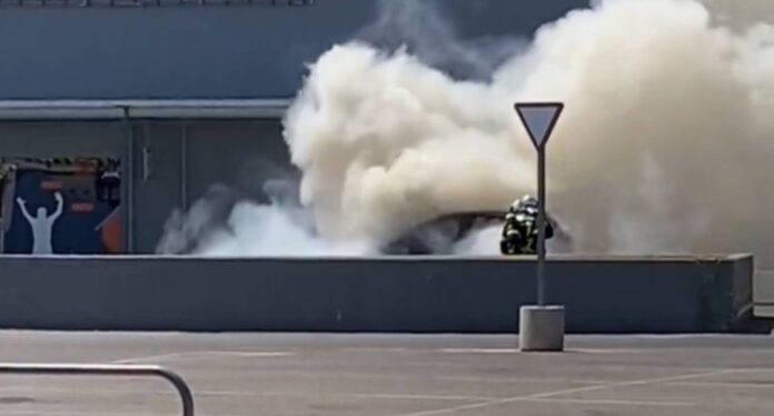 incendio coche bomberos