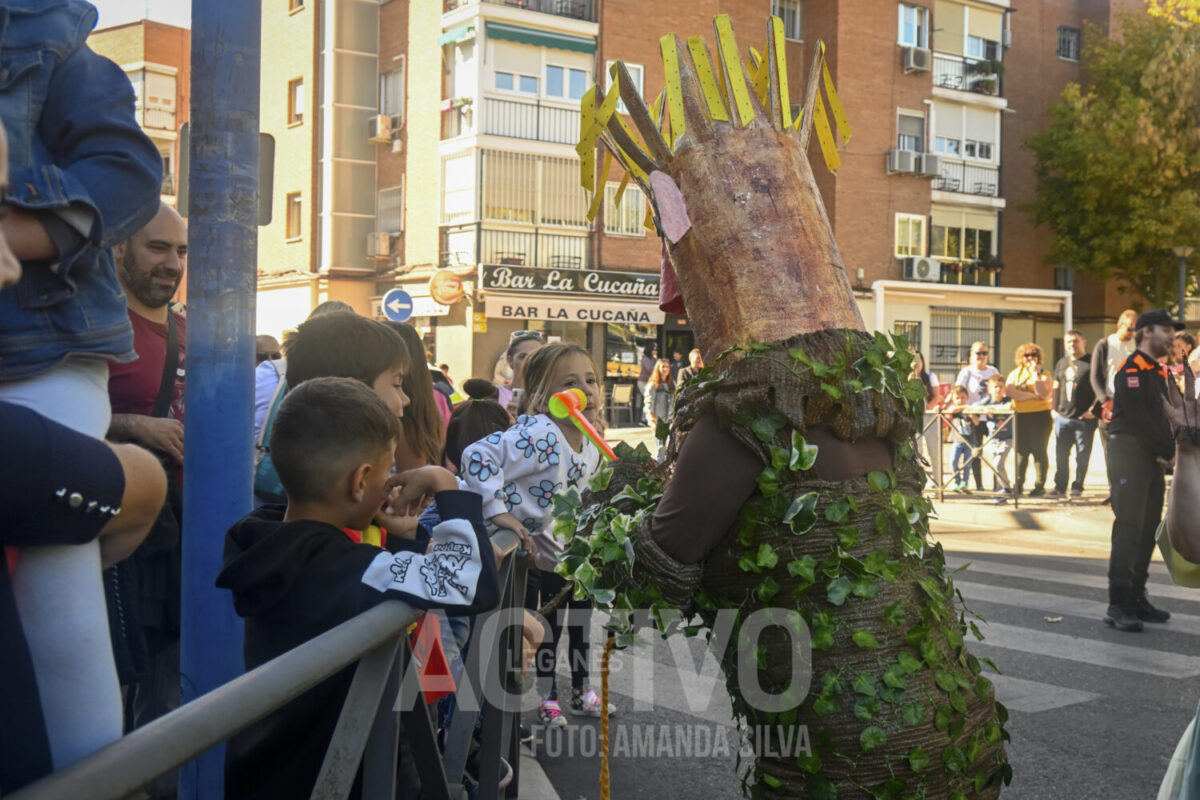 desfile gigantes cabezudos 2024